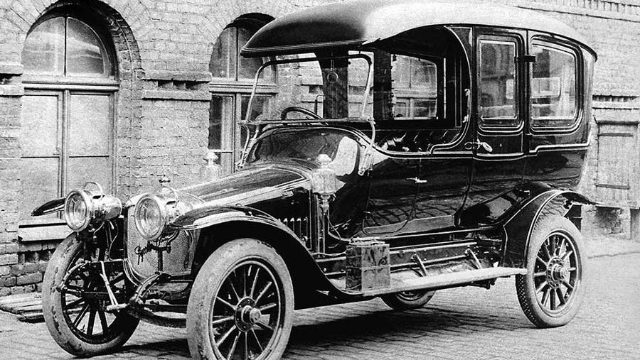 История авто: от первых машин до современных технологий